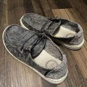 Hey Dudes size 6